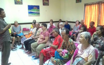 Team Yayasan Lima Roti Dua Indonesia (LRDII) melayani Opa Oma di PSTW 4 Margaguna, Jakarta Selatan dan PSBK Balaraja