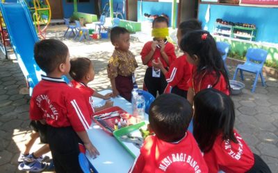 Belajar melalui bermain menstimulasi potensi anak menjadi kompetensi.