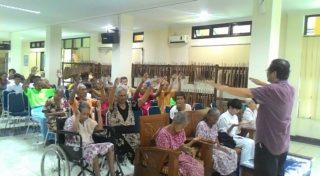 Melayani Omah Opah di PSTW 1 Cipayung dan PSTW 3 Ciracas